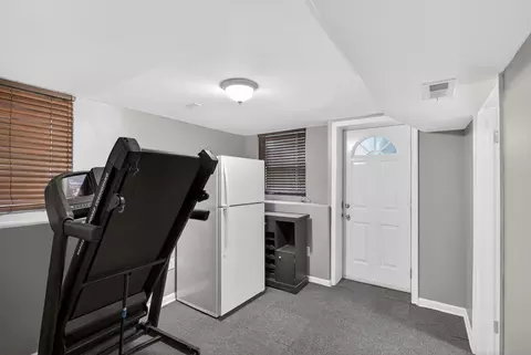 Entry Way - 4615 W Grace St, Chicago, IL 60641 photo 2 of 3