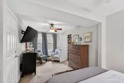 Bedroom - 4615 W Grace St, Chicago, IL 60641 photo 5 of 8