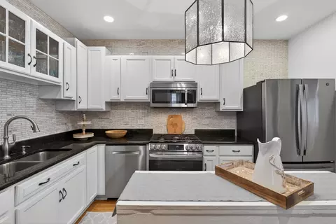 Kitchen - 4615 W Grace St, Chicago, IL 60641 photo 1 of 4