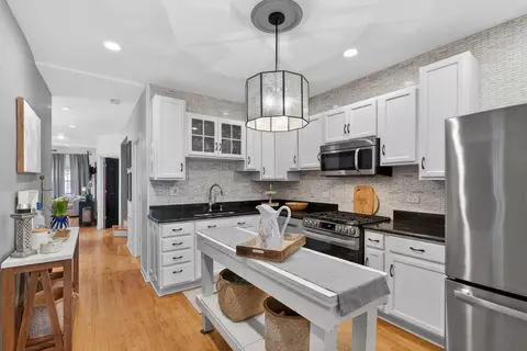Kitchen - 4615 W Grace St, Chicago, IL 60641 photo 2 of 4
