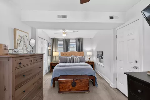 Bedroom - 4615 W Grace St, Chicago, IL 60641 photo 4 of 8