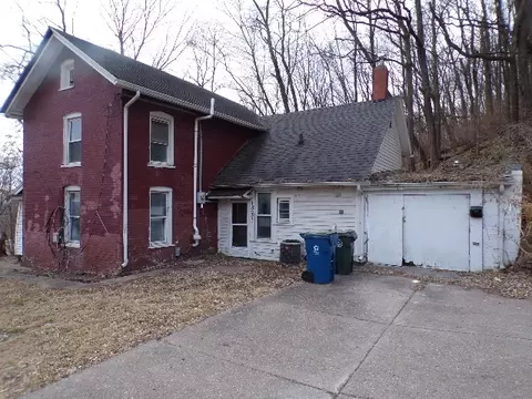 1827 Hershey Ave, Muscatine, IA 52761