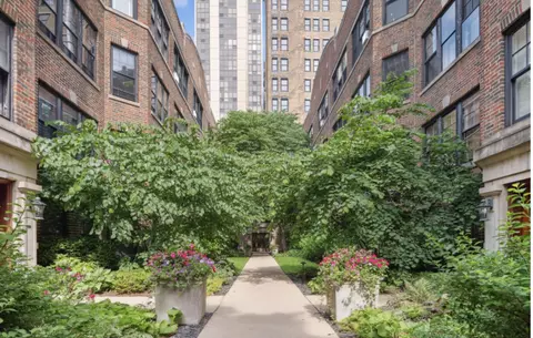 2311 N Commonwealth Ave #2W, Chicago, IL 60614