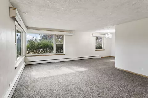 Living - 938 Hillcrest Rd, Elgin, IL 60123 photo 1 of 4