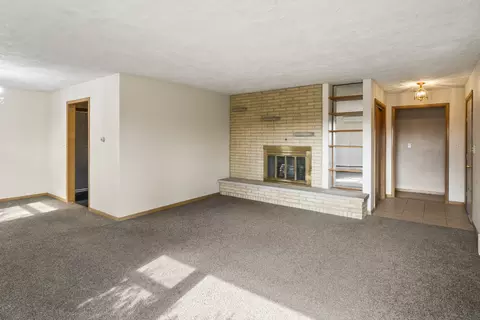 Living - 938 Hillcrest Rd, Elgin, IL 60123 photo 3 of 4