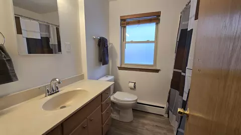 Bath - 938 Hillcrest Rd, Elgin, IL 60123 photo 1 of 3