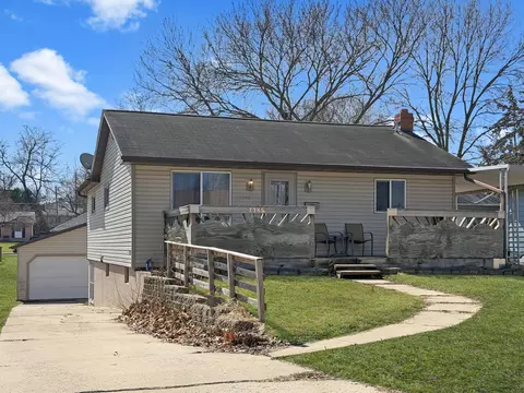 1245 W Violet St, Freeport, IL 61032