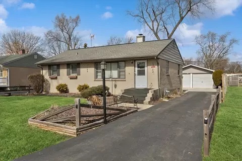 4804 Rose St, Crystal Lake, IL 60014