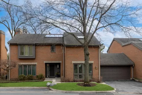 27 Park Ln, Park Ridge, IL 60068