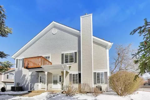 1207 Sandhurst Ln #C, South Elgin, IL 60177
