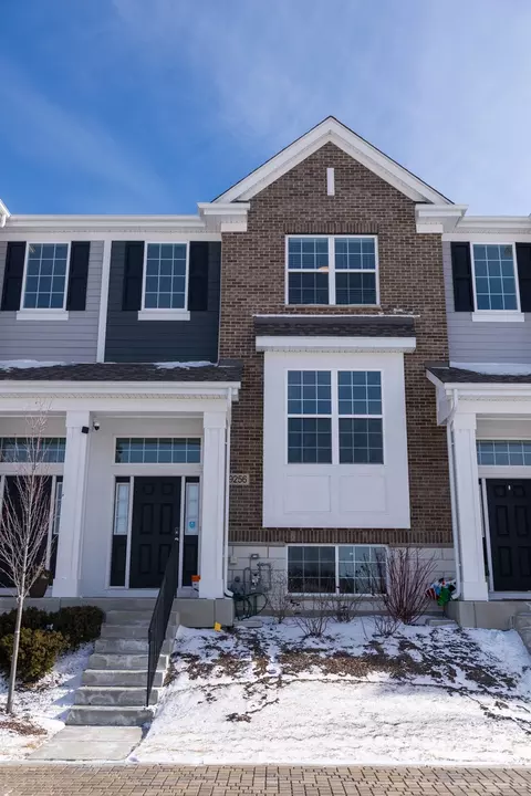 9256 Harlowe Ln, Orland Park, IL 60462