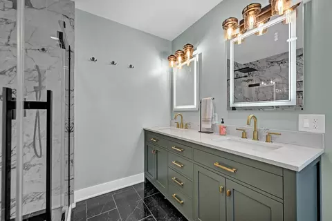 Bath - 903 Crestline Dr, Normal, IL 61761 photo 3 of 6