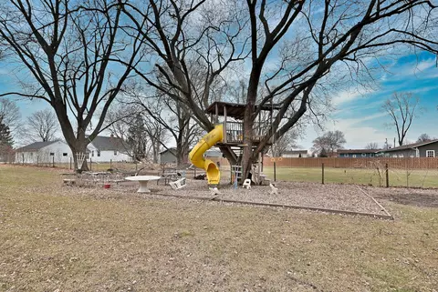 Exterior - 10 N836 Maple St, Elgin, IL 60123 photo 12 of 15