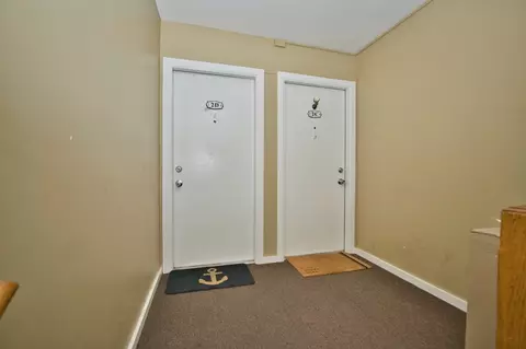 Entry Way - 1314 Main St #2D, Evanston, IL 60202 photo 3 of 4