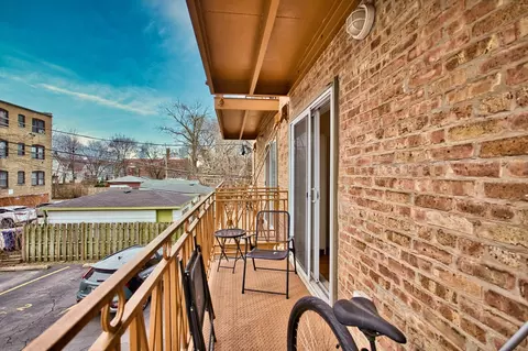 Exterior - 1314 Main St #2D, Evanston, IL 60202 photo 2 of 6