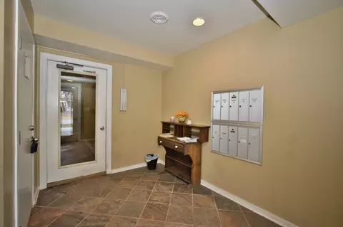 Entry Way - 1314 Main St #2D, Evanston, IL 60202 photo 1 of 4