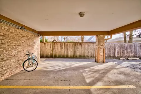 Exterior - 1314 Main St #2D, Evanston, IL 60202 photo 5 of 6