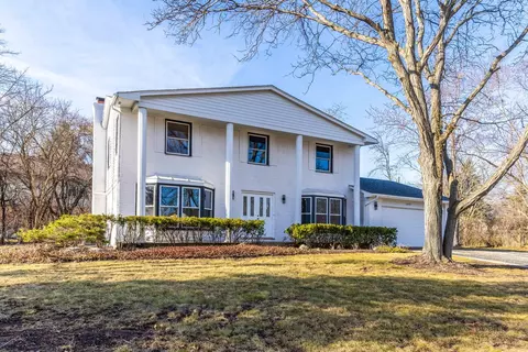 2892 Parkside Dr, Highland Park, IL 60035