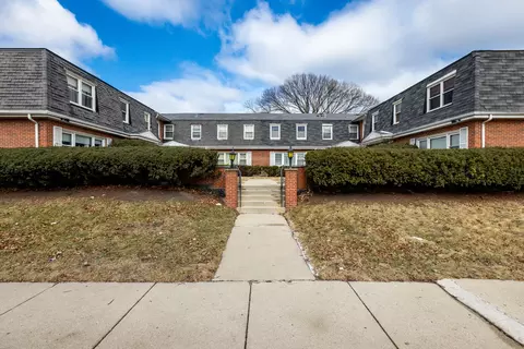 2612 W Pratt Blvd, Chicago, IL 60645
