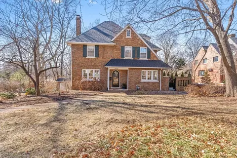 2121 Illini Rd, Springfield, IL 62704