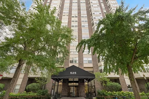 525 W Hawthorne Pl #1401, Chicago, IL 60657