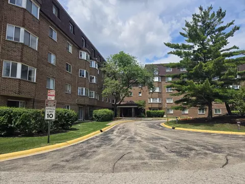 220 S Roselle Rd #224, Schaumburg, IL 60193