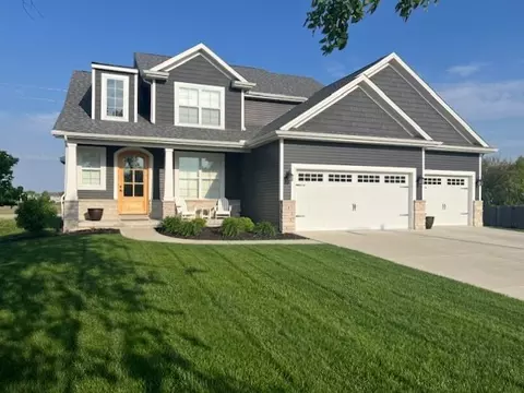 Exterior - 1 Deerfield Ct, Bloomington, IL 61705 photo 2 of 5