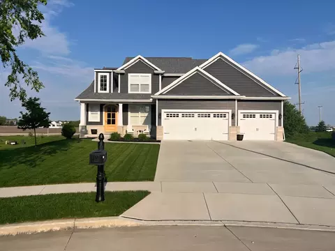 1 Deerfield Ct, Bloomington, IL 61705