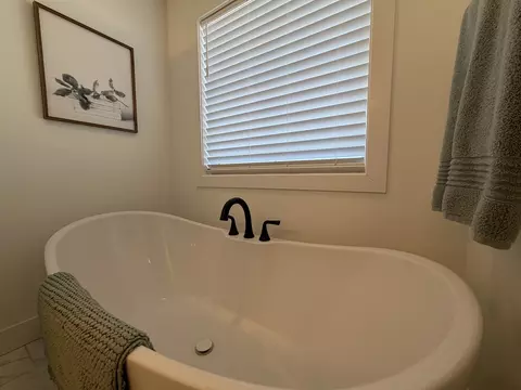 Bath - 1 Deerfield Ct, Bloomington, IL 61705 photo 4 of 6