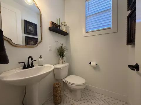 Bath - 1 Deerfield Ct, Bloomington, IL 61705 photo 1 of 6