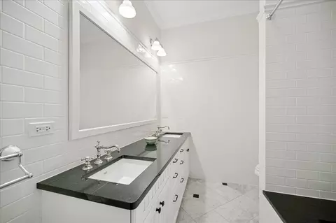 Bath - 875 Gordon Ter, Winnetka, IL 60093 photo 6 of 8