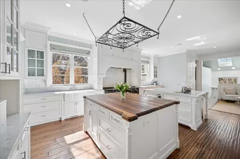 Kitchen - 875 Gordon Ter, Winnetka, IL 60093 photo 1 of 8