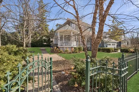 Exterior - 875 Gordon Ter, Winnetka, IL 60093 photo 3 of 21