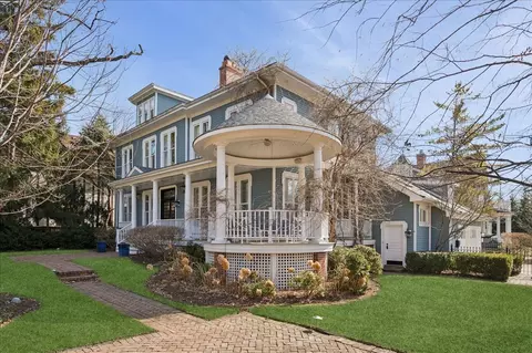 Exterior - 875 Gordon Ter, Winnetka, IL 60093 photo 4 of 21