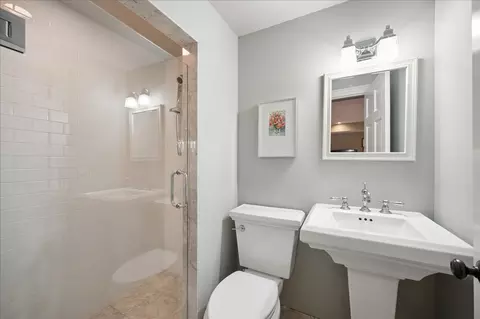 Bath - 875 Gordon Ter, Winnetka, IL 60093 photo 8 of 8