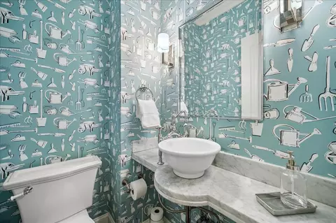 Bath - 875 Gordon Ter, Winnetka, IL 60093 photo 1 of 8