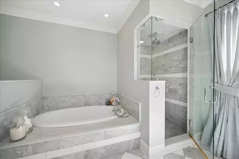 Bath - 875 Gordon Ter, Winnetka, IL 60093 photo 4 of 8