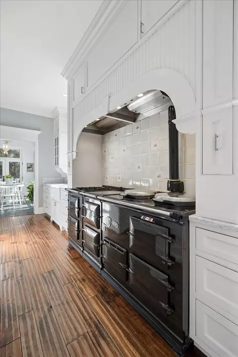 Kitchen - 875 Gordon Ter, Winnetka, IL 60093 photo 4 of 8