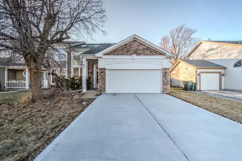72 N Southport Dr, Mundelein, IL 60060