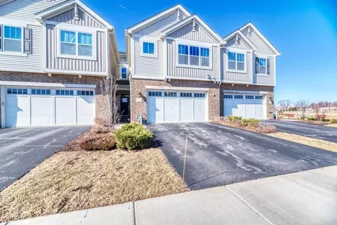 3 S492 Barkley Ave #19-4, Warrenville, IL 60555