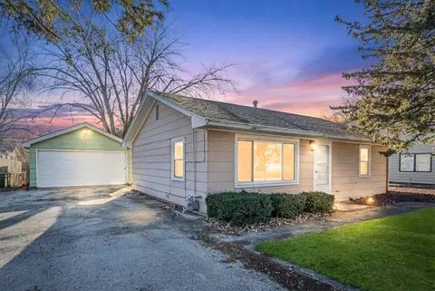 104 Louis Rd, Joliet, IL 60433