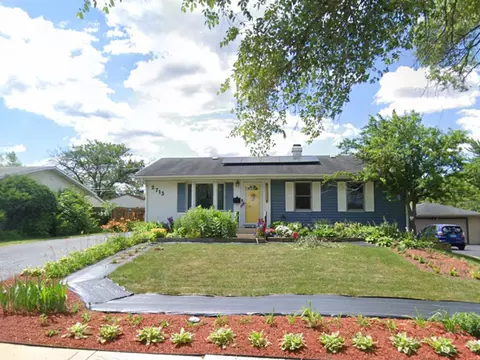 2713 Forest Glen Pkwy, Woodridge, IL 60517