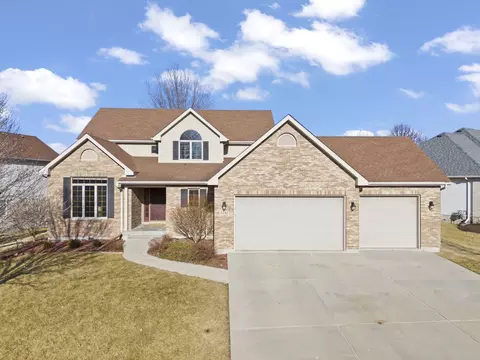 1242 Bristol Dr W, Sycamore, IL 60178