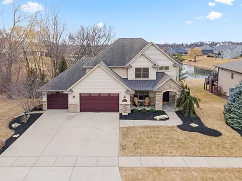 36 Blackstone Way, Le Claire, IA 52753