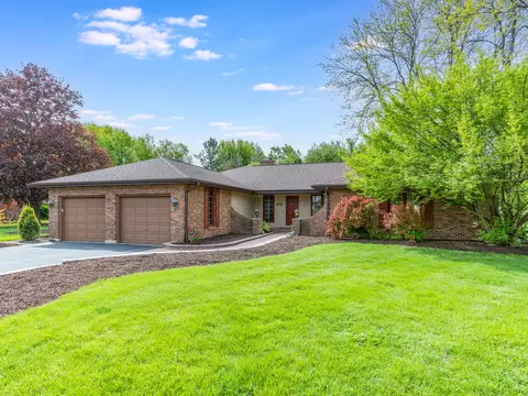 277 Little Stonegate Ct, Cary, IL 60013