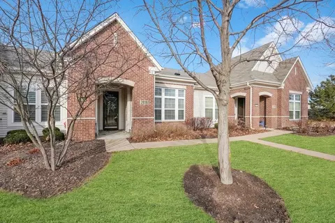 2616 Barrington Cir, Naperville, IL 60564