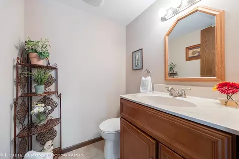 Bath - 2469 Lakeside Dr, Aurora, IL 60504 photo 3 of 3