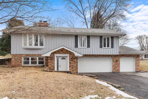 6116 Running Iron Dr, Crystal Lake, IL 60012