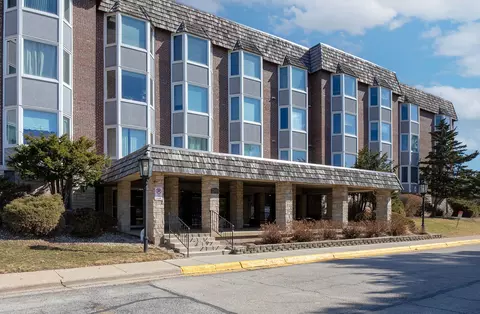 2500 Archbury Ln #1A, Park Ridge, IL 60068
