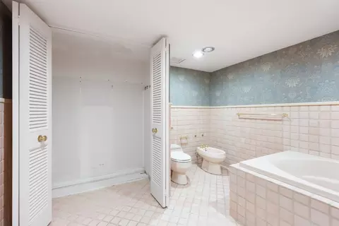 Bath - 175 E Delaware Pl #8401-02, Chicago, IL 60611 photo 5 of 6